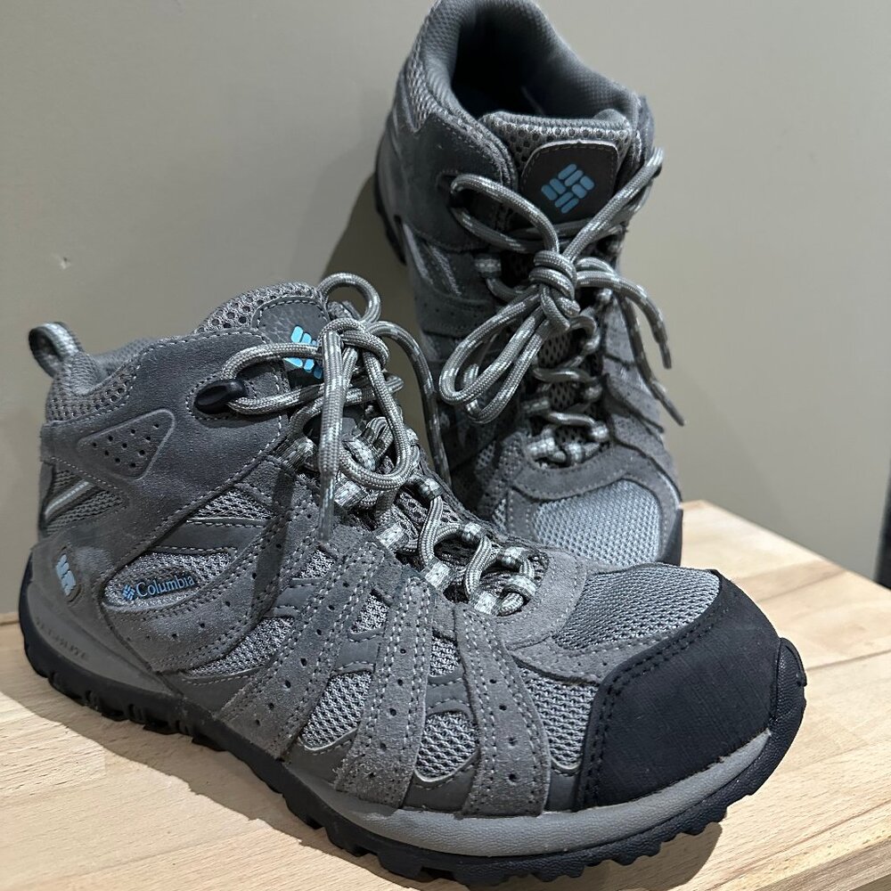 Columbia Women's Gray Athletic Shoes